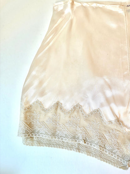 1940’s True Form Tap Shorts With Lace Hem, Size X/S Material: 100% Rayon