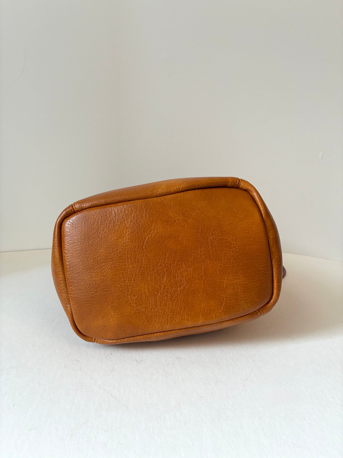 Pre-Owned Antik Kraft Cognac Vegan Leather Bucket Tote