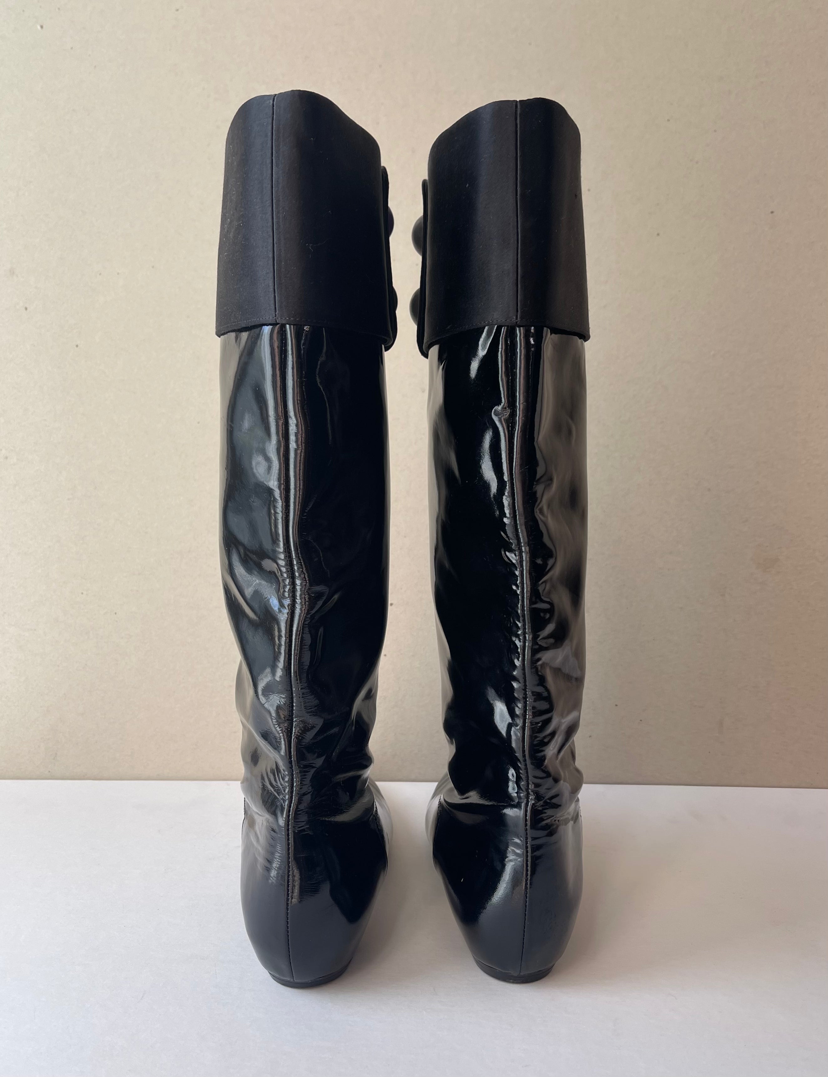 Pre-Owned Pucci Vintage Patent Leather Mod-Style Boots - Size 8