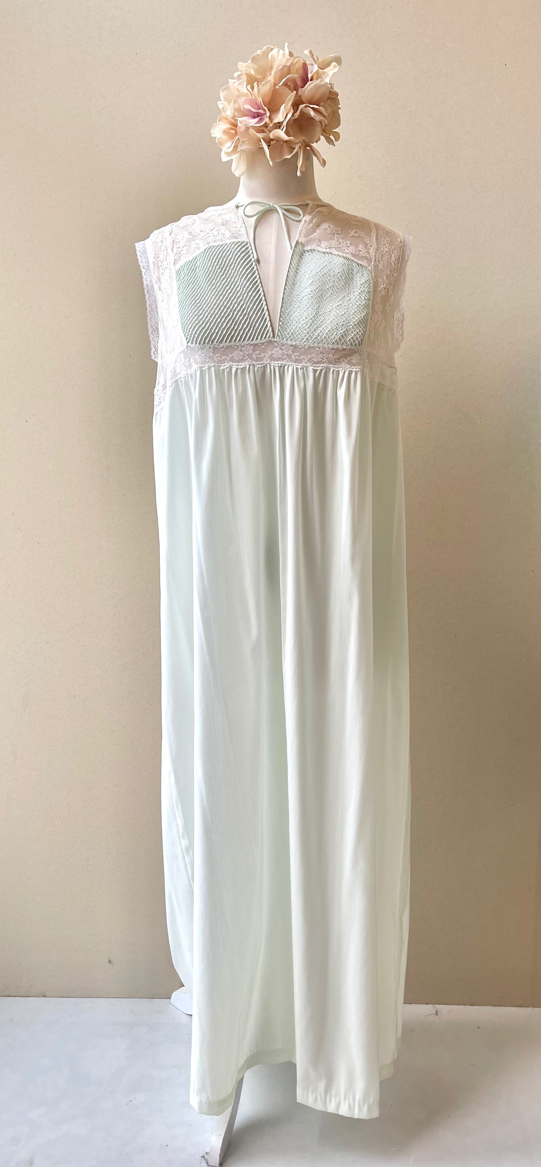 Barbizon Boutique 70s Vintage 2-Piece Nightgown Set
