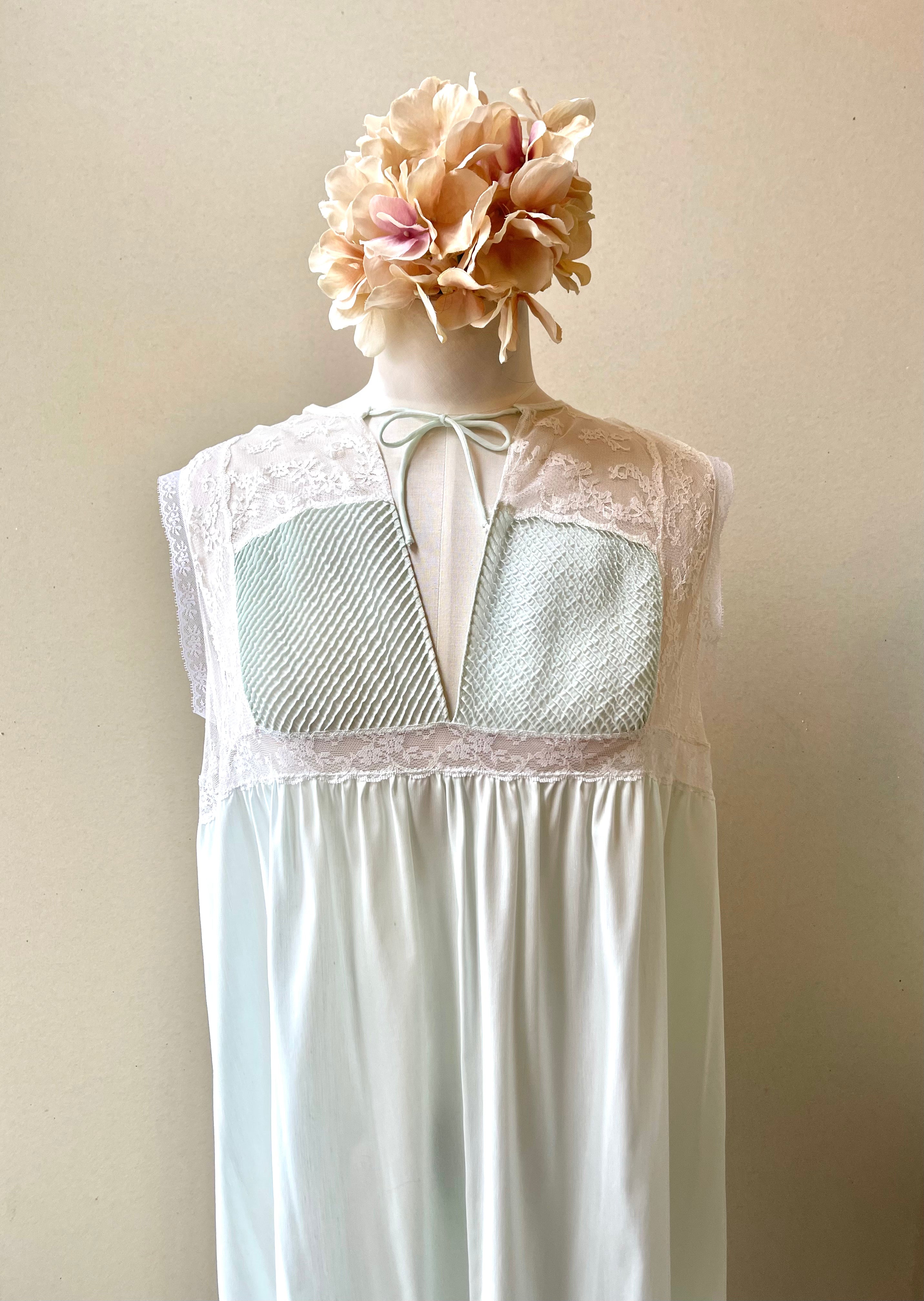 Barbizon Boutique 70s Vintage 2-Piece Nightgown Set