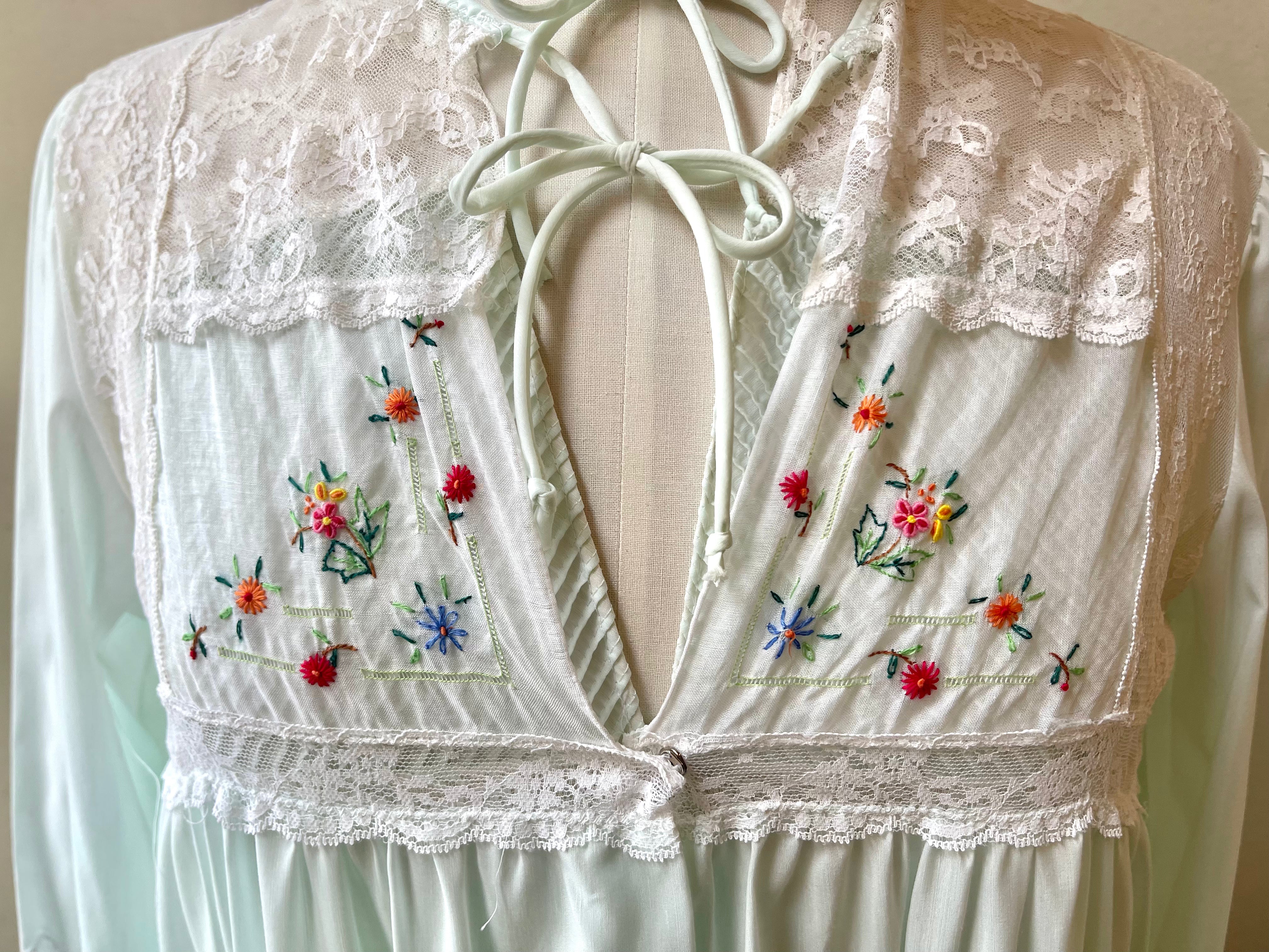 Barbizon Boutique 70s Vintage 2-Piece Nightgown Set