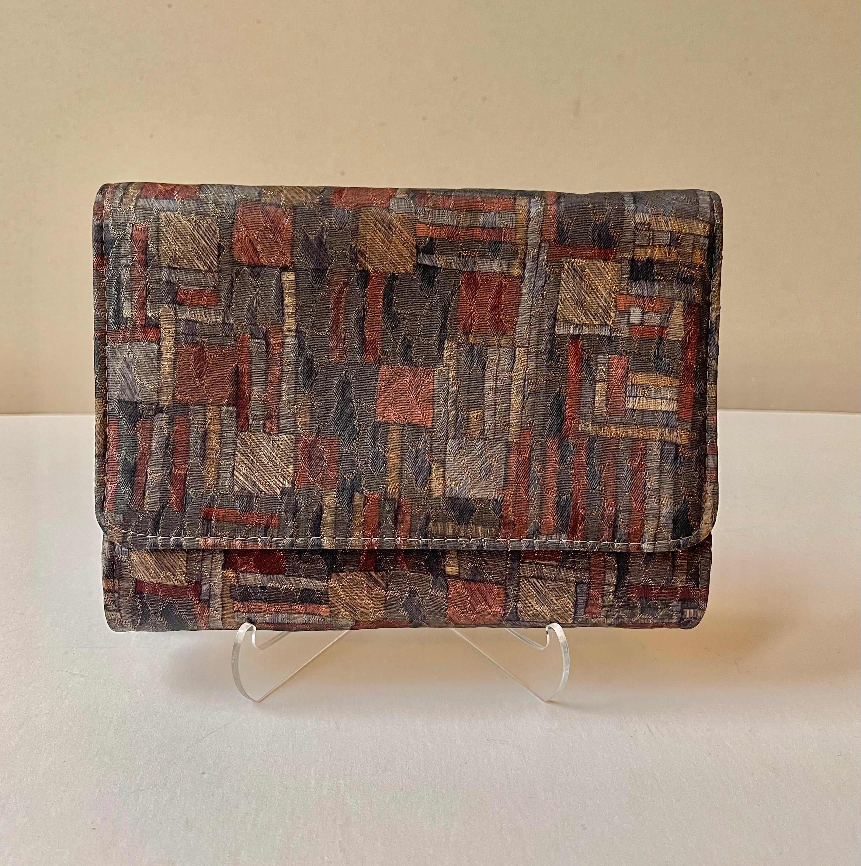 Crosshatch Textured Metallic Chain Crossbody Handbag