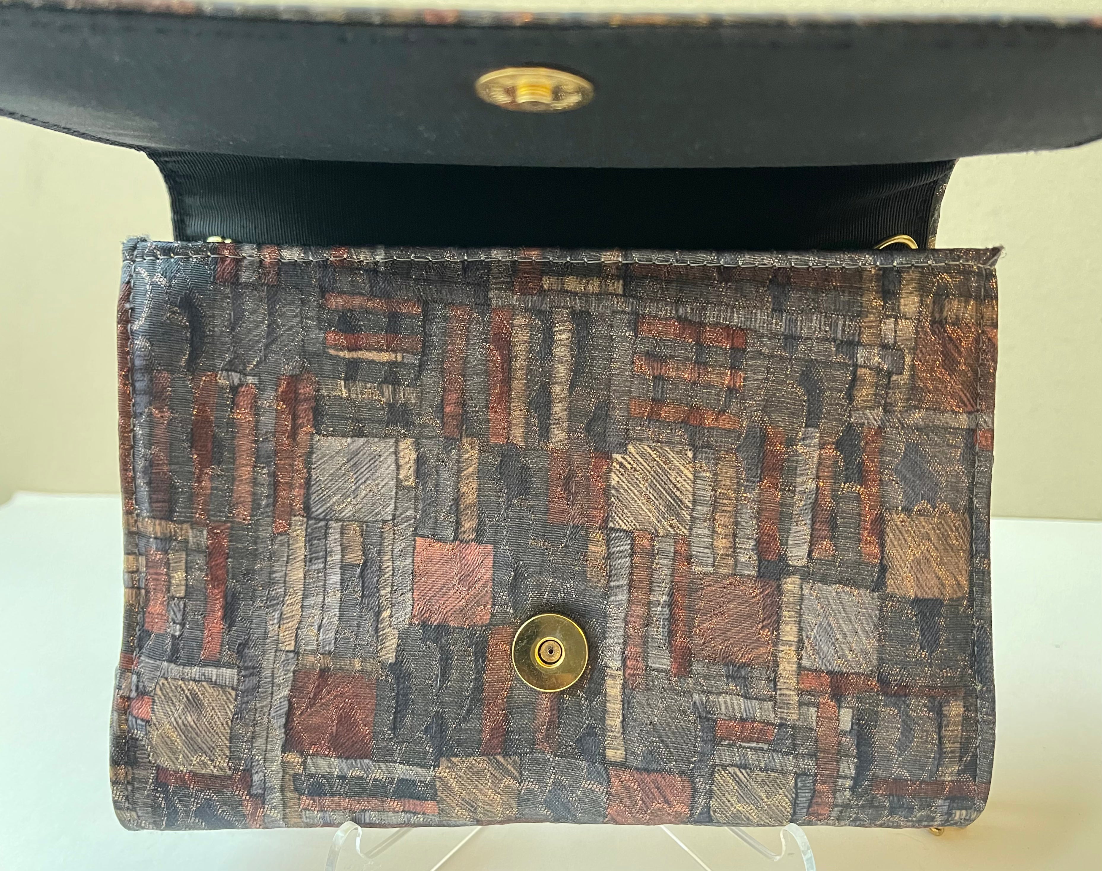 Crosshatch Textured Metallic Chain Crossbody Handbag