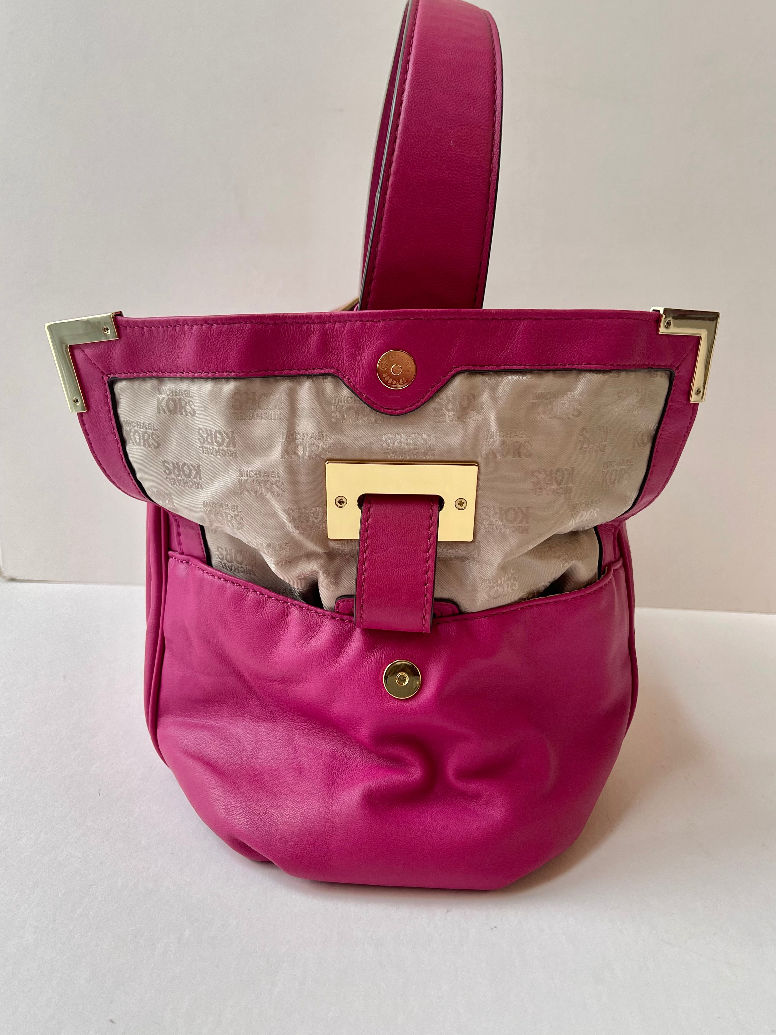 Michael Kors Beverly Fuchsia Handbag | Large