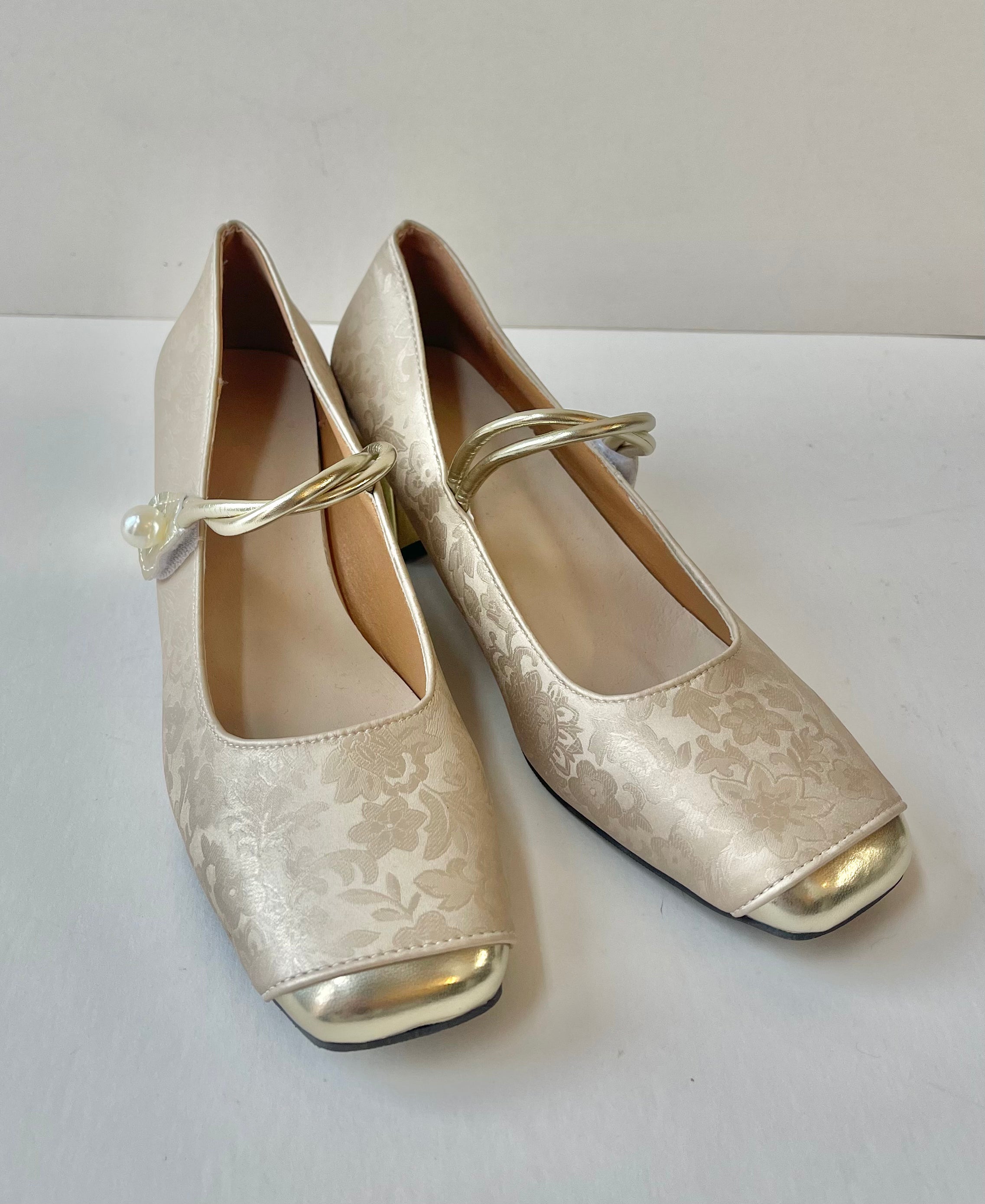 NEW Jacquard 60s-Inspired Champagne Mary Janes | Size 40