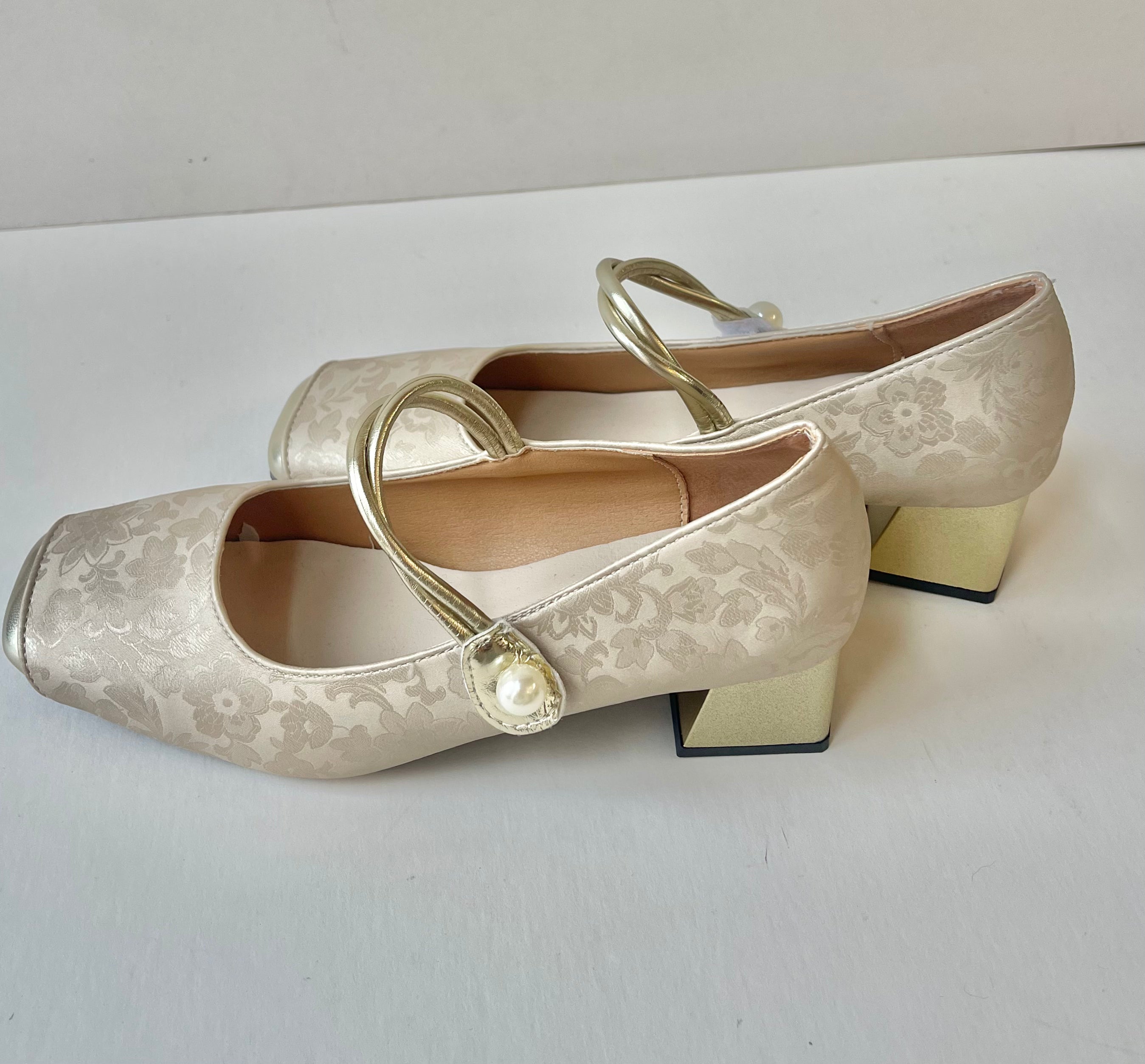 NEW Jacquard 60s-Inspired Champagne Mary Janes | Size 40
