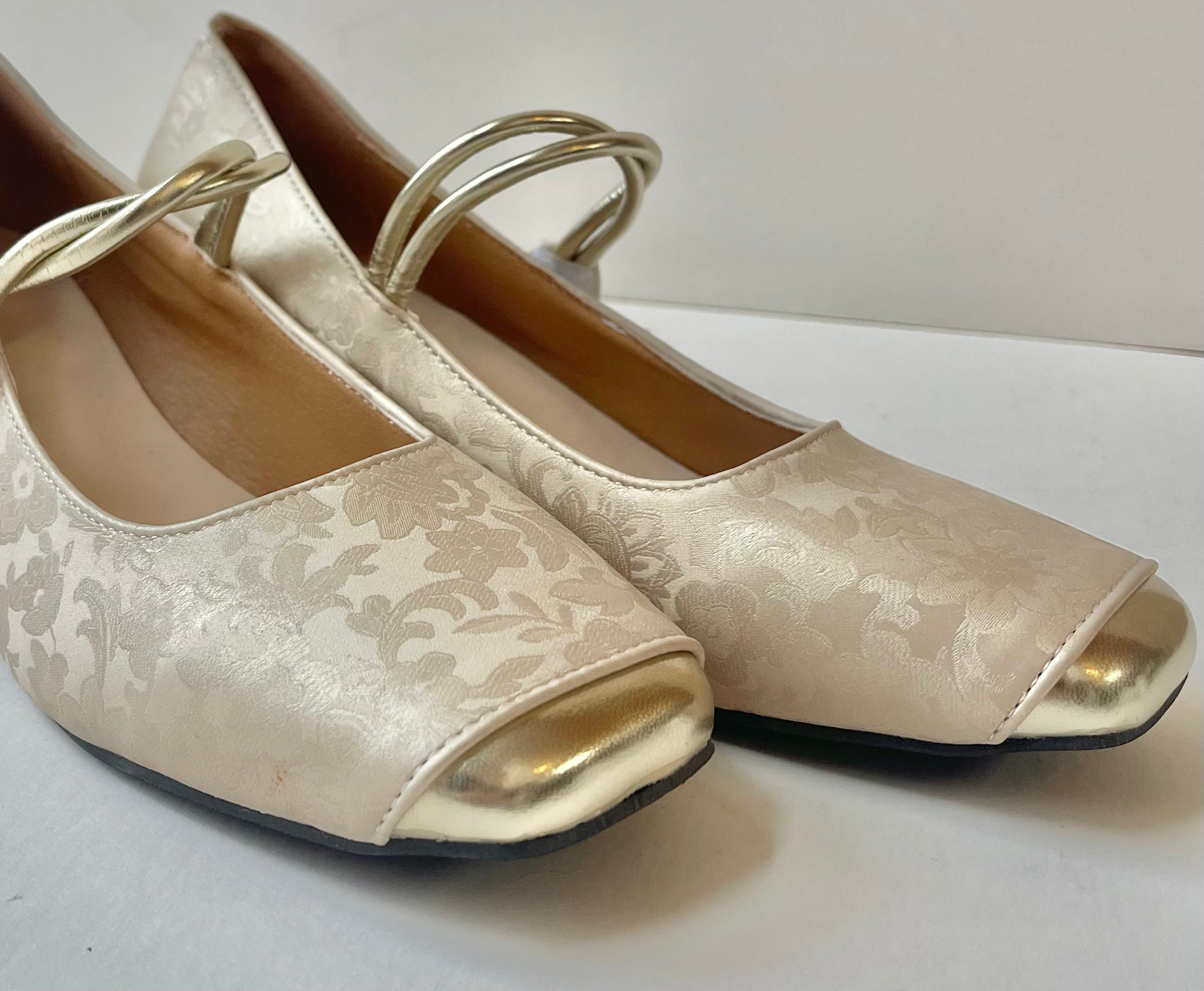 NEW Jacquard 60s-Inspired Champagne Mary Janes | Size 40
