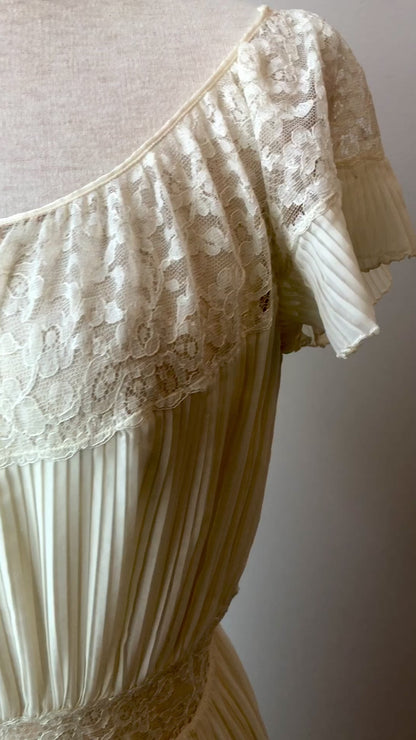 1950’s Barbazon Sheer Pleated Woven Nylon and Lace Nightgown, Size Medium/Large